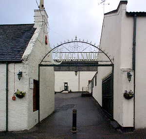 13k - Eingang zum Innenhof / Entrance to the Court Yard