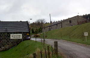 8k - Lagerhuser am Eingang / Warehouses at the Entrance