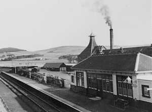 8k - Brennerei mit Bahnhof ca. 1960 / Distillery with Railway Station appr 1960