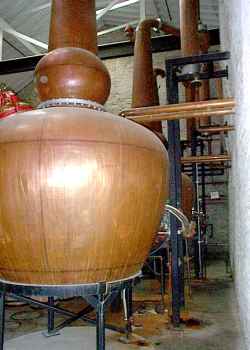 12k - Rckseite der Brennblasen / Back View of the Pot Stills