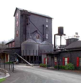 11k - Brennhaus mit Getreide Silos / Still House with Corn Silos